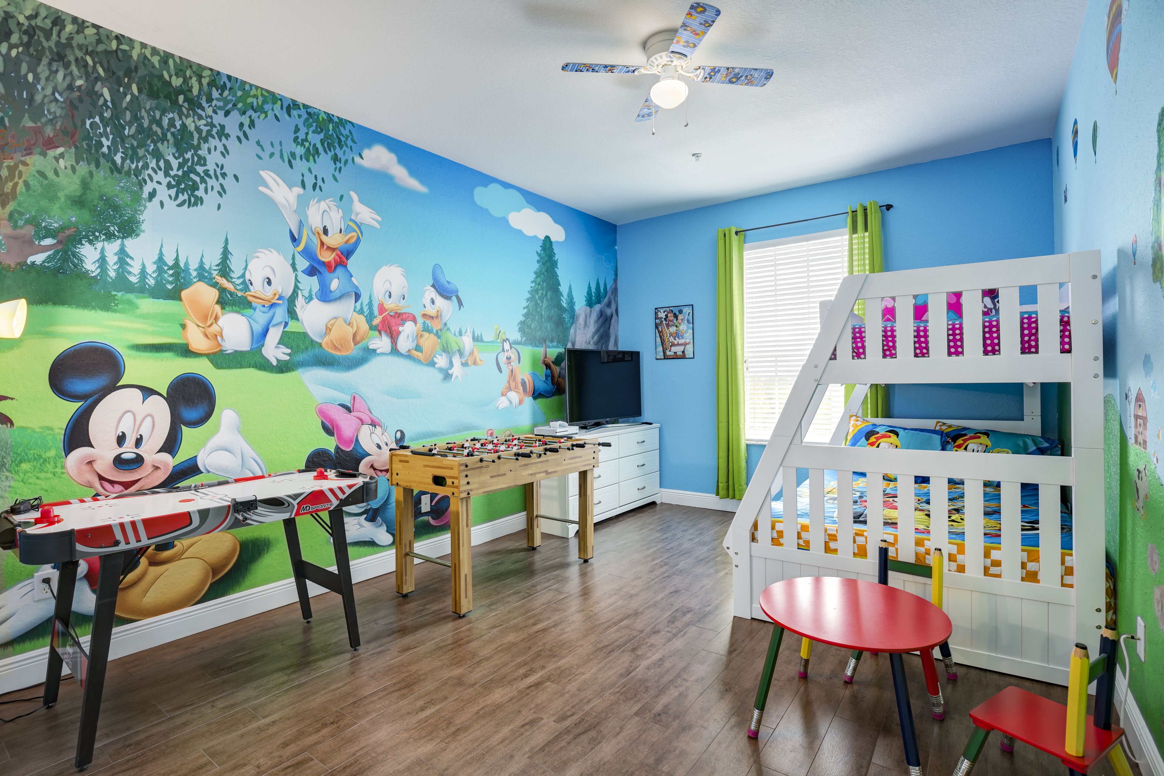 Mickey Mouse Farmhouse-Fully Upgraded Condo in Windsor Hills. 2 Miles to Disney!