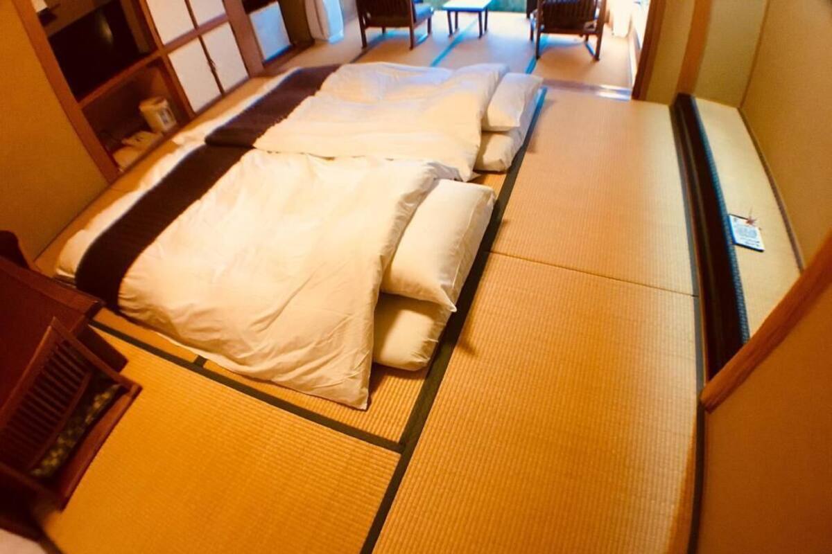 18 bedrooms, in-room safe, bed sheets