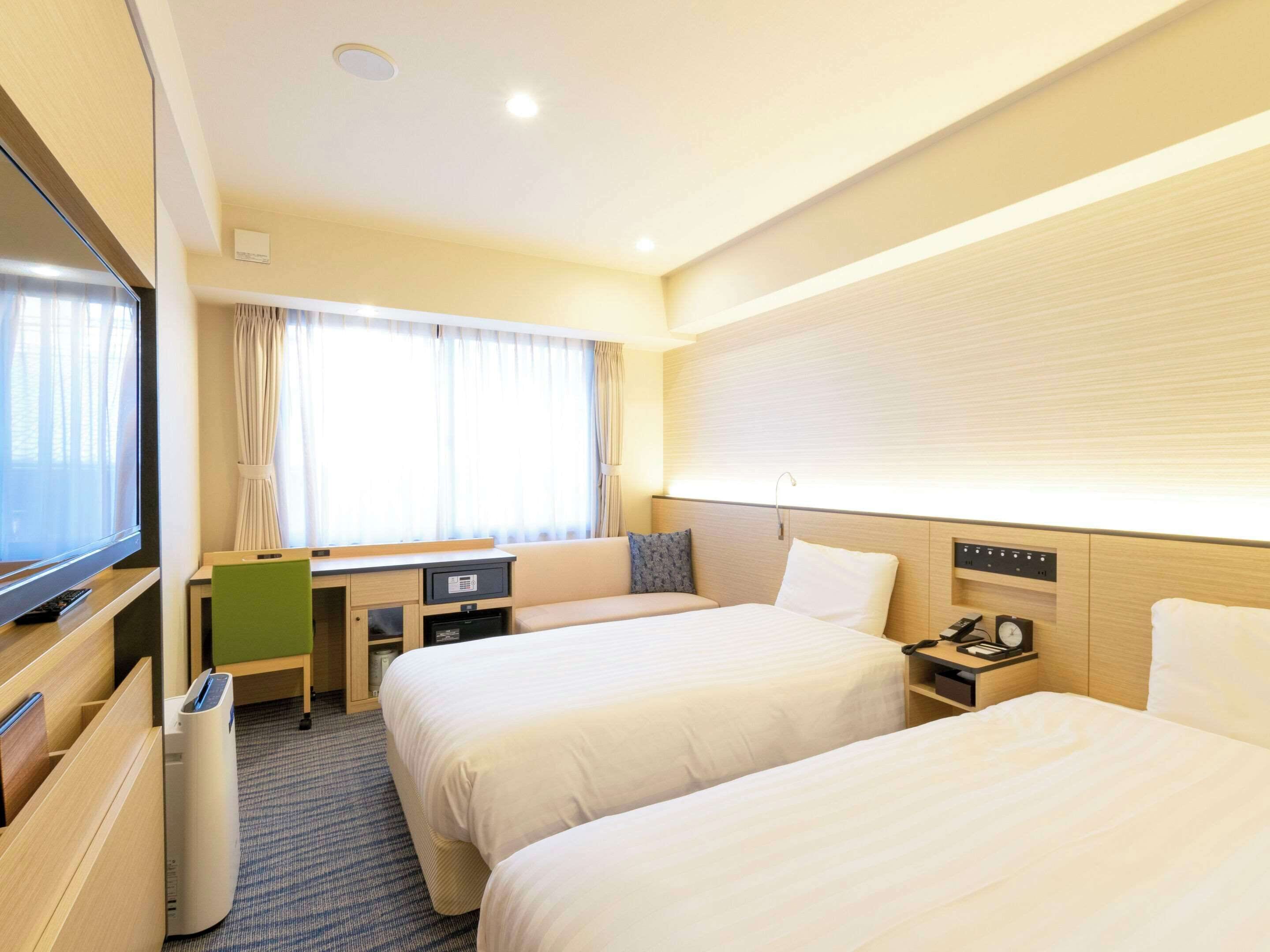 standard room, 2 single beds, non smoking | in-room safe, desk, laptop workspace, blackout curtains