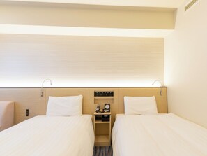 Standard Room, 2 Twin Beds, Non Smoking | Premium bedding, in-room safe, desk, laptop workspace - Comfort Inn Kyoto Shijokarasuma (Kyoto)