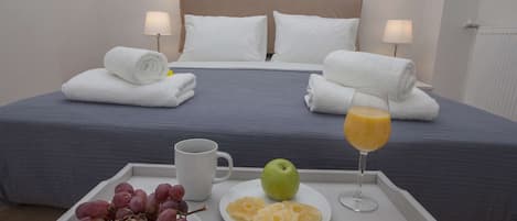 Family Apartment, 4 Bedrooms, Balcony | 4 bedrooms, laptop workspace, iron/ironing board, free WiFi