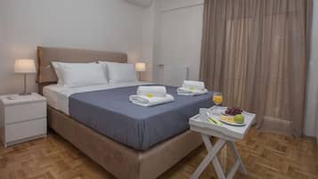 Apartamento família, 4 quartos, sacada | 4 quartos, espaço de trabalho para notebook