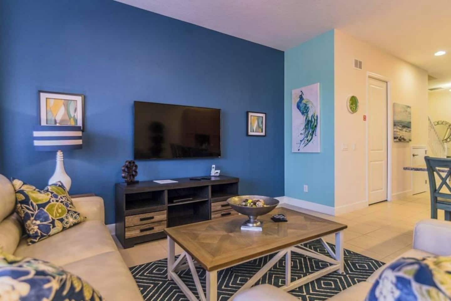 テレビ、DVD プレーヤー