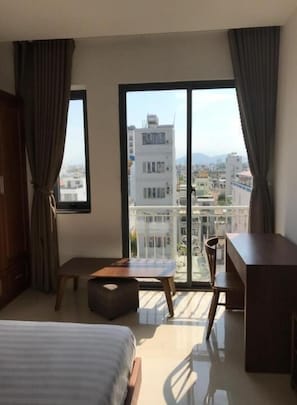 Desk, free WiFi - Aris Beach Apartment & Hotel (Da Nang)