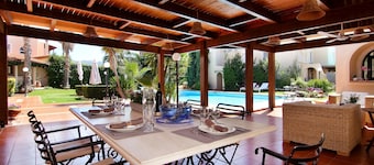 Oasis pool house in Lagonisi