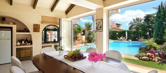 Oasis pool house in Lagonisi