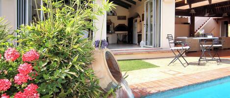 Außenpool, Liegestühle