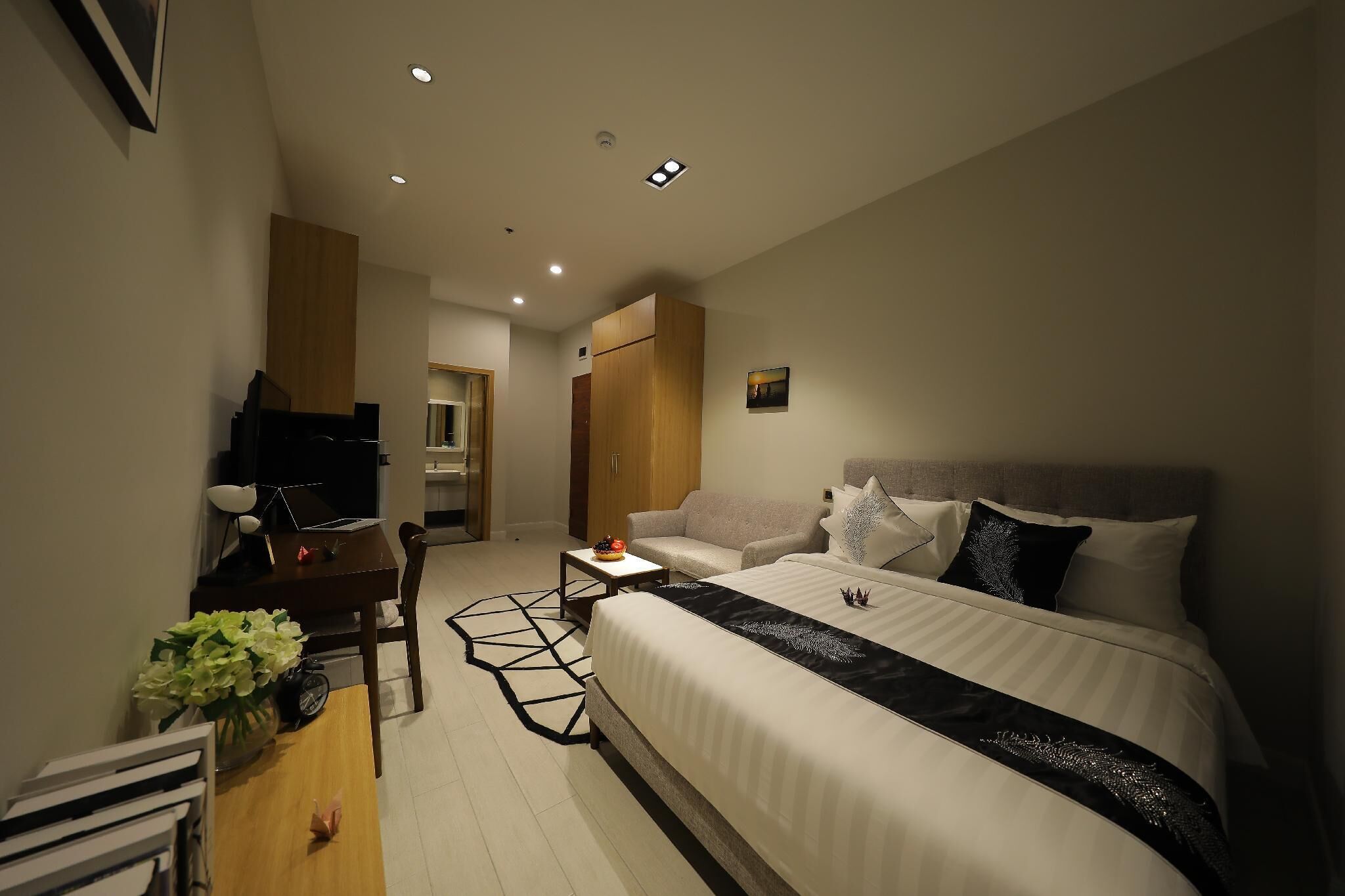 Memory-foam beds, in-room safe, desk, blackout curtains