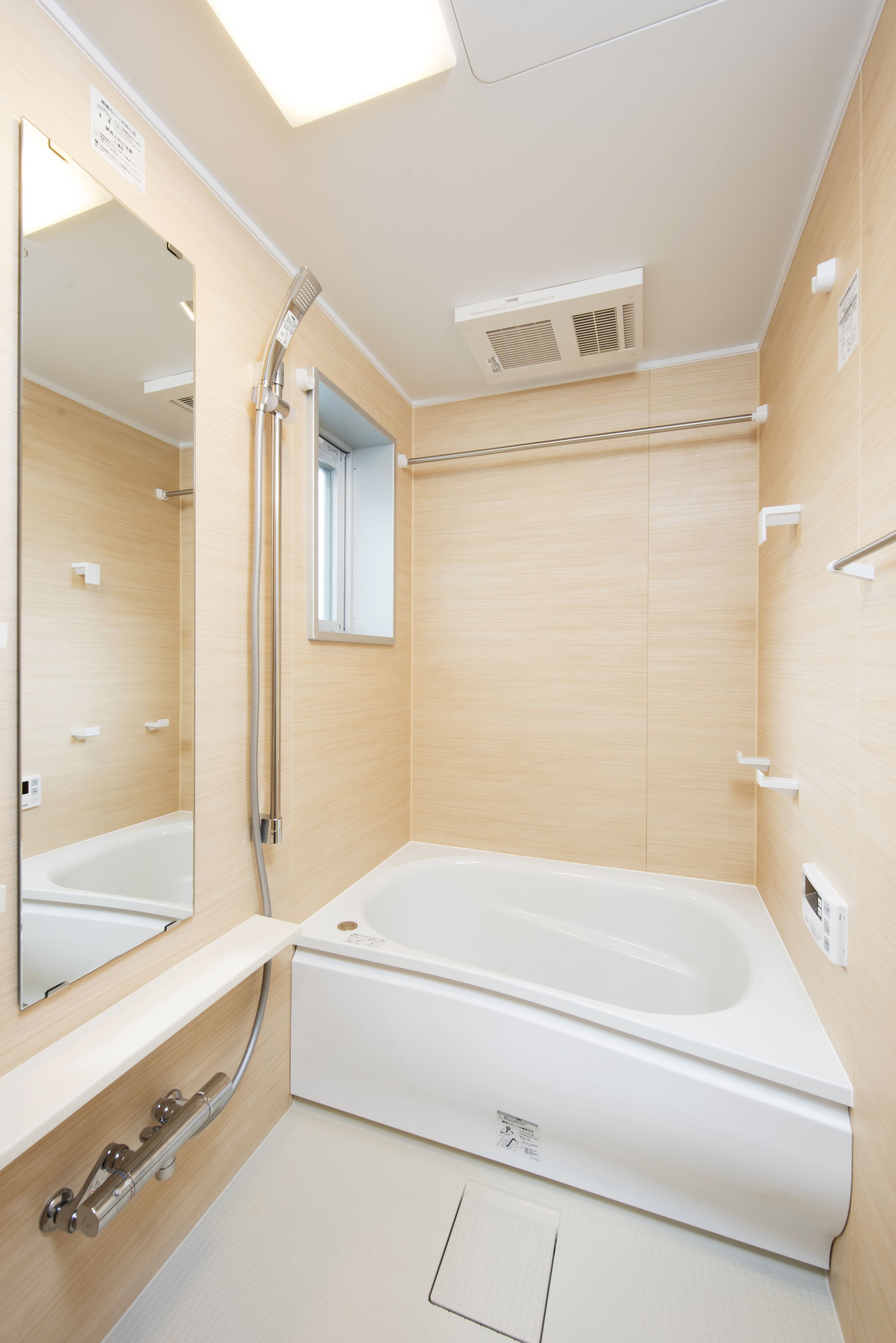 separate bathtub and shower, deep-soaking bathtub, free toiletries