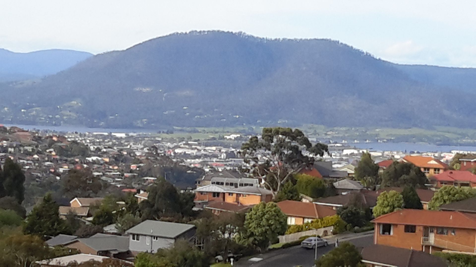    HOBART LOFT ON COPLEY    Weekly and monthly rates  Suitable  for couples . — image 4