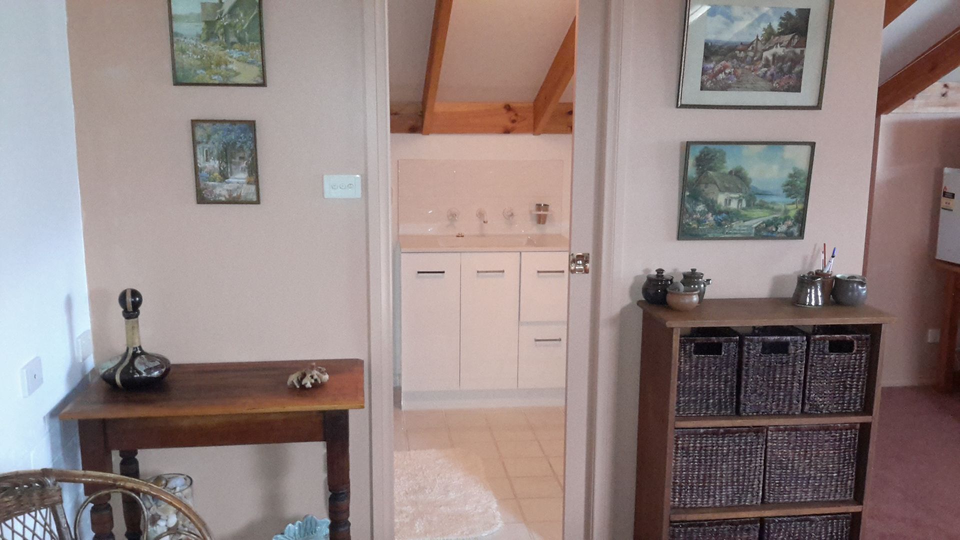    HOBART LOFT ON COPLEY    Weekly and monthly rates  Suitable  for couples . — image 2