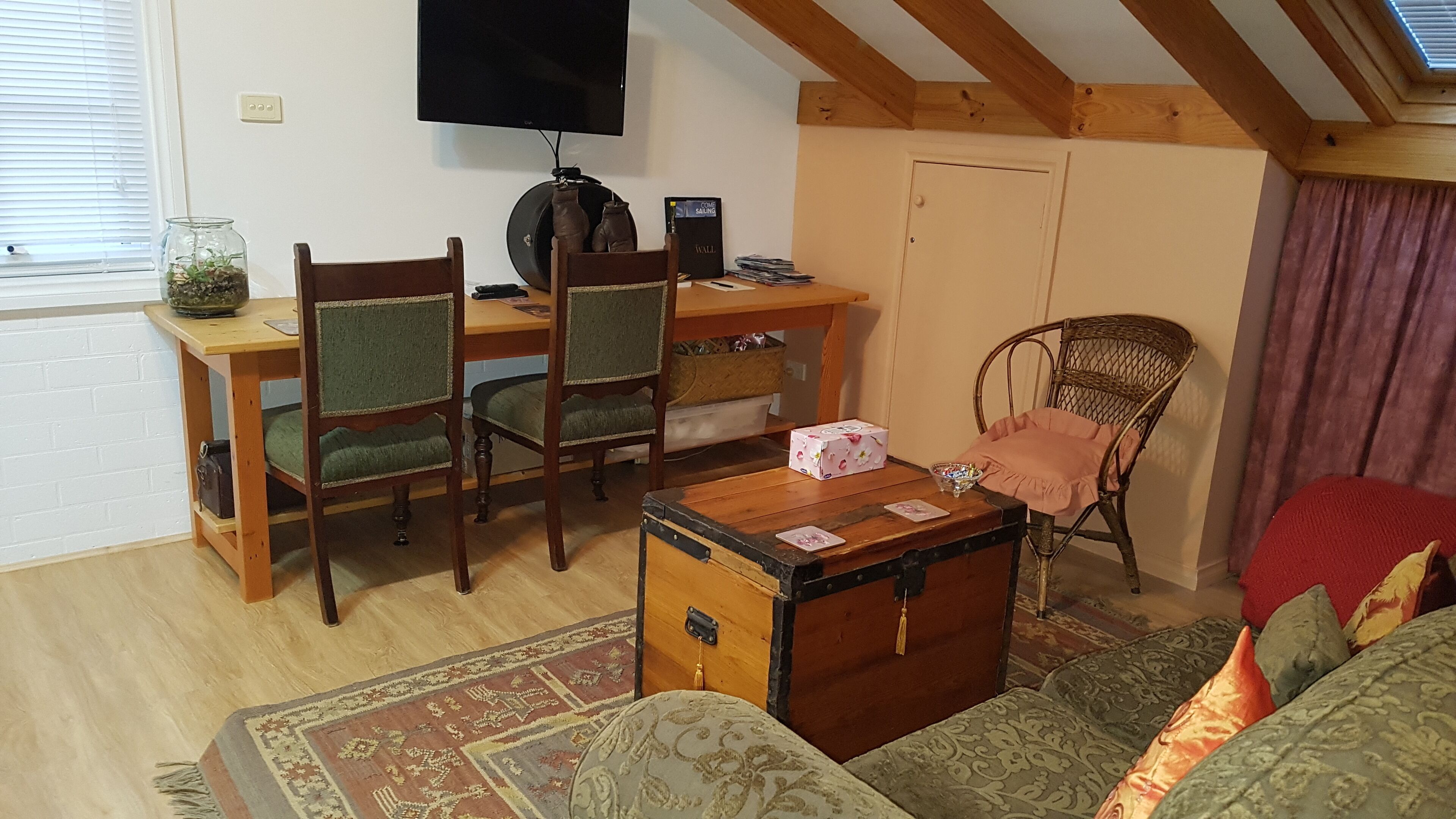    HOBART LOFT ON COPLEY    Weekly and monthly rates  Suitable  for couples . — image 8