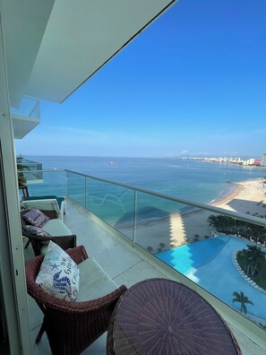 Property grounds - Gather your loved ones and pack your bags for the vacation of a life time!  (Puerto Vallarta)