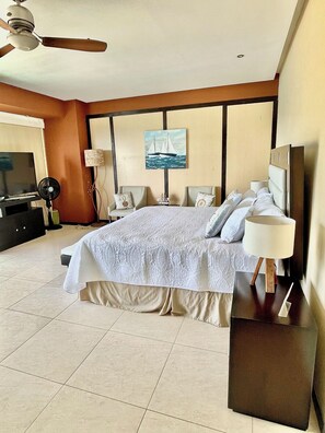 4 chambres, bureau, fer et planche à repasser, lit parapluie