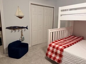 4 bedrooms, iron/ironing board, free WiFi