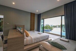3 bedrooms, desk, blackout curtains, soundproofing - Villa Ozone Pattaya (Sattahip)