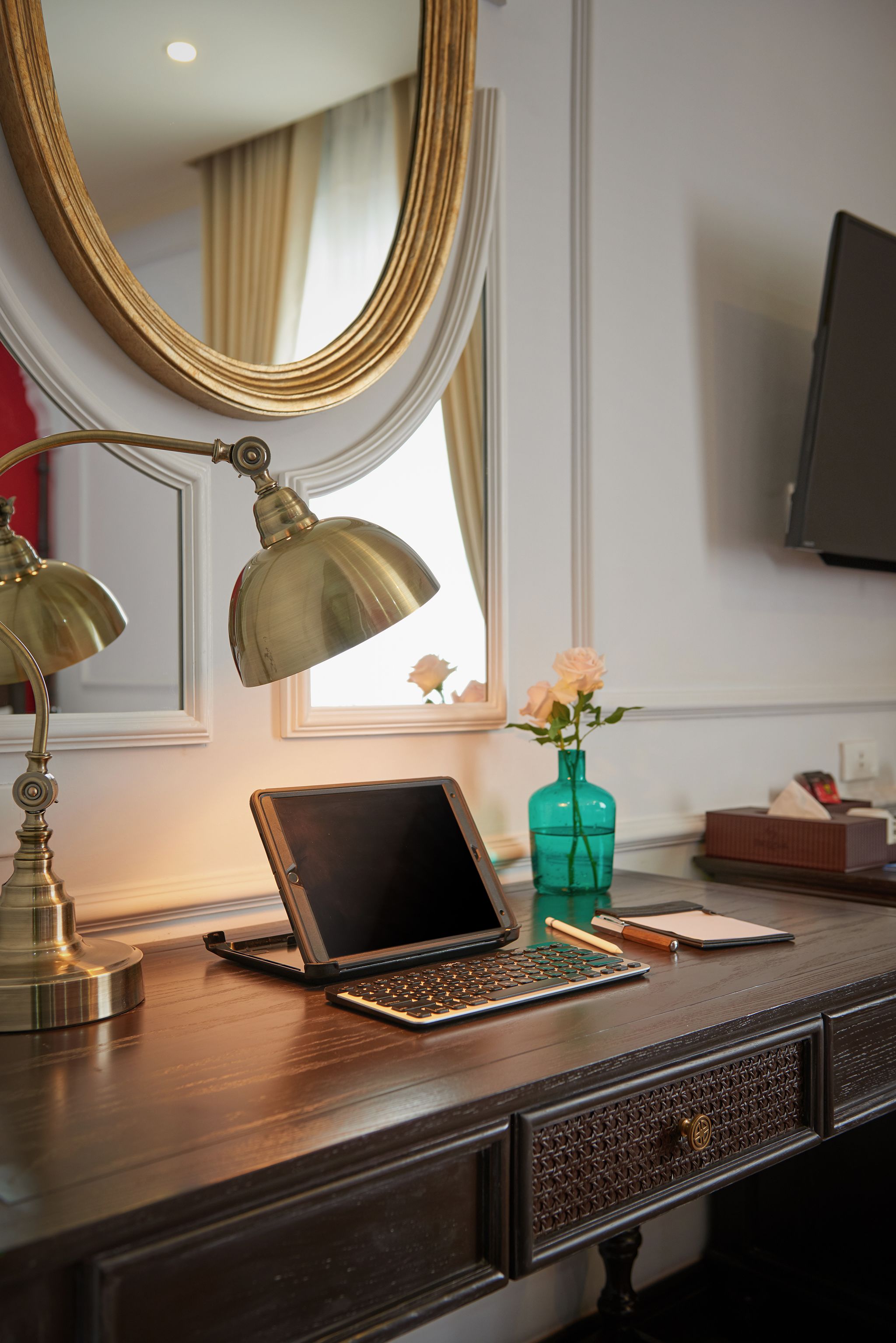 deluxe twin room | 1 bedroom, minibar, in-room safe, desk