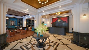 Lobby lounge