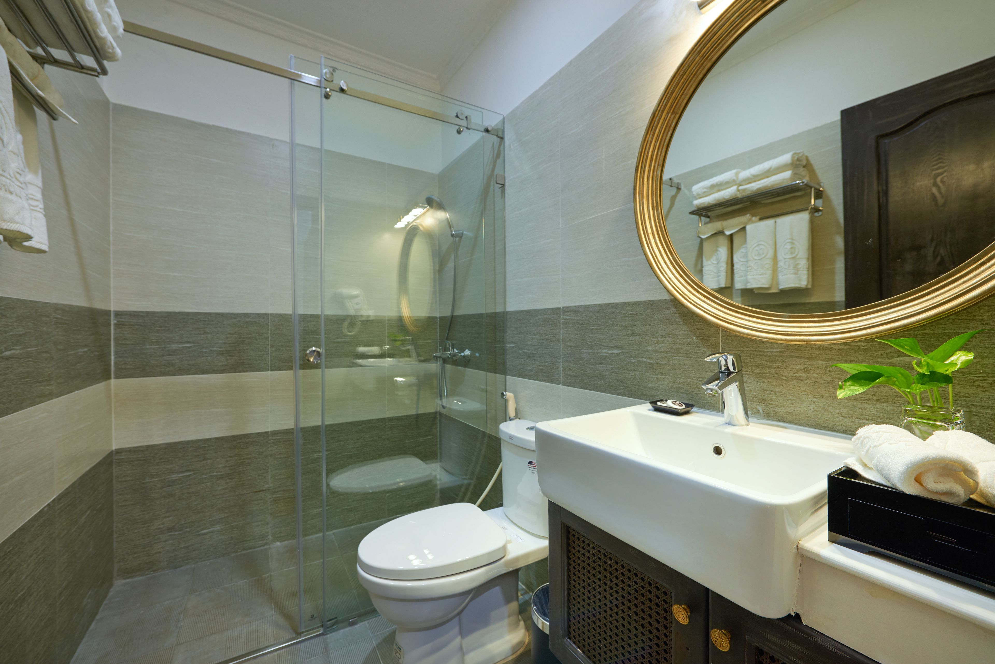 premium room | bathroom | free toiletries, hair dryer, bathrobes, slippers