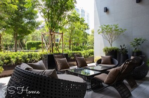 Lobby sitting area - City Park Luxury Home (Bangkok)