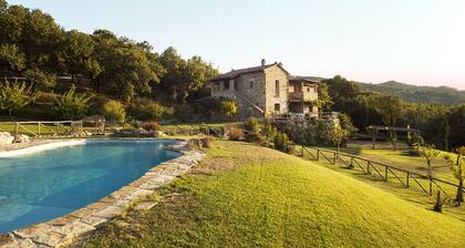 WP Relais Villa Vignalunga in Val d'Orcia,luxurious estate with swimming pool