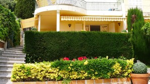 تفاصيل الفندق من الخارج