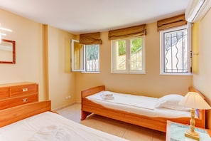 2 chambres, fer et planche à repasser, Wi-Fi gratuit, draps fournis