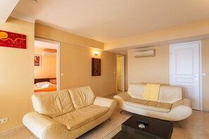 TV - LA MALMAISON AP1064 by RIVIERA HOLIDAY HOMES (Villefranche-sur-Mer)