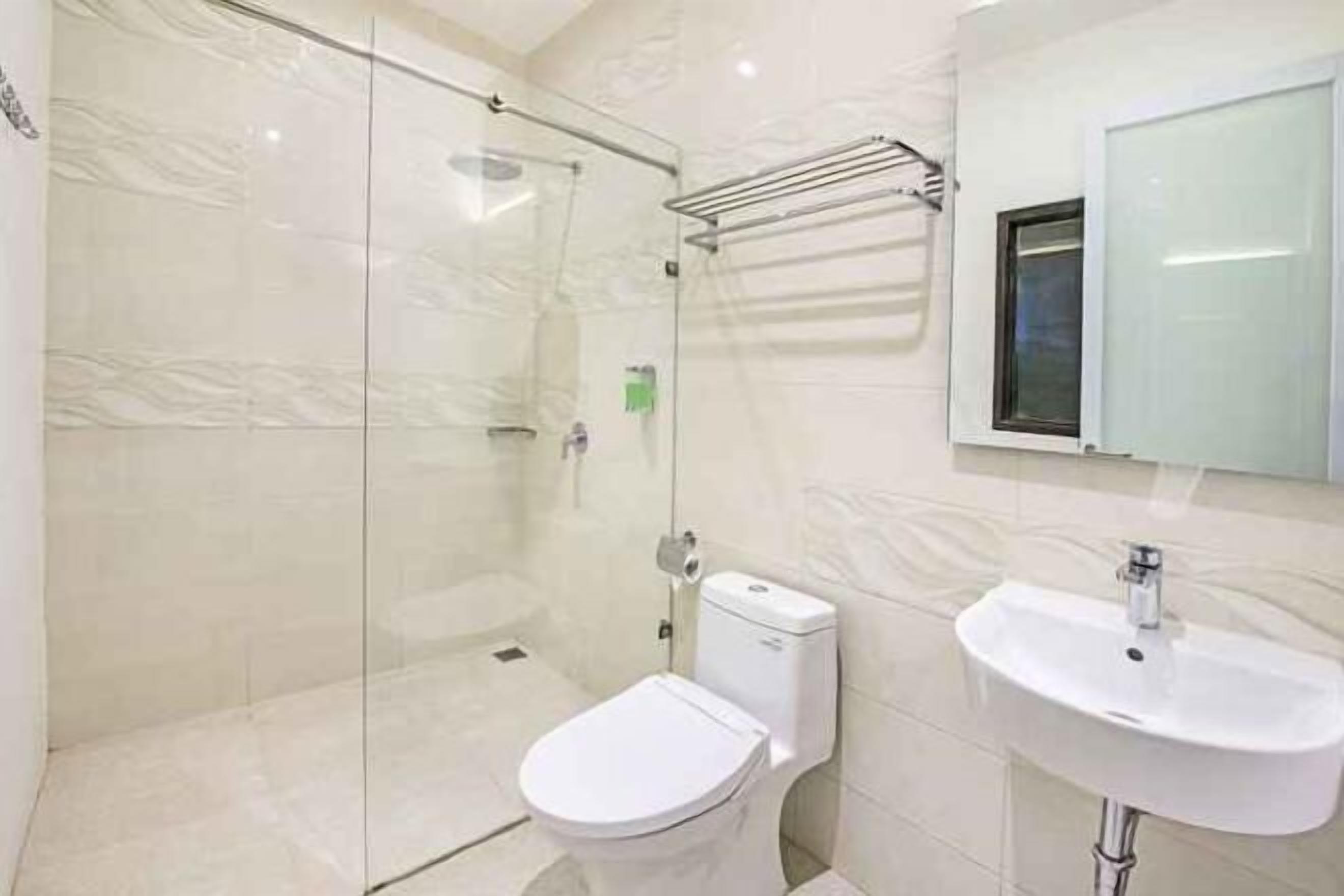 Baño | Regadera, amenidades de baño gratuitas, toallas 