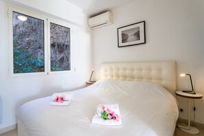 2 slaapkamers, een strijkplank/strijkijzer, gratis wifi, beddengoed