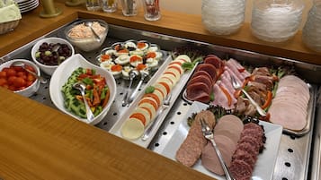 Free daily buffet breakfast