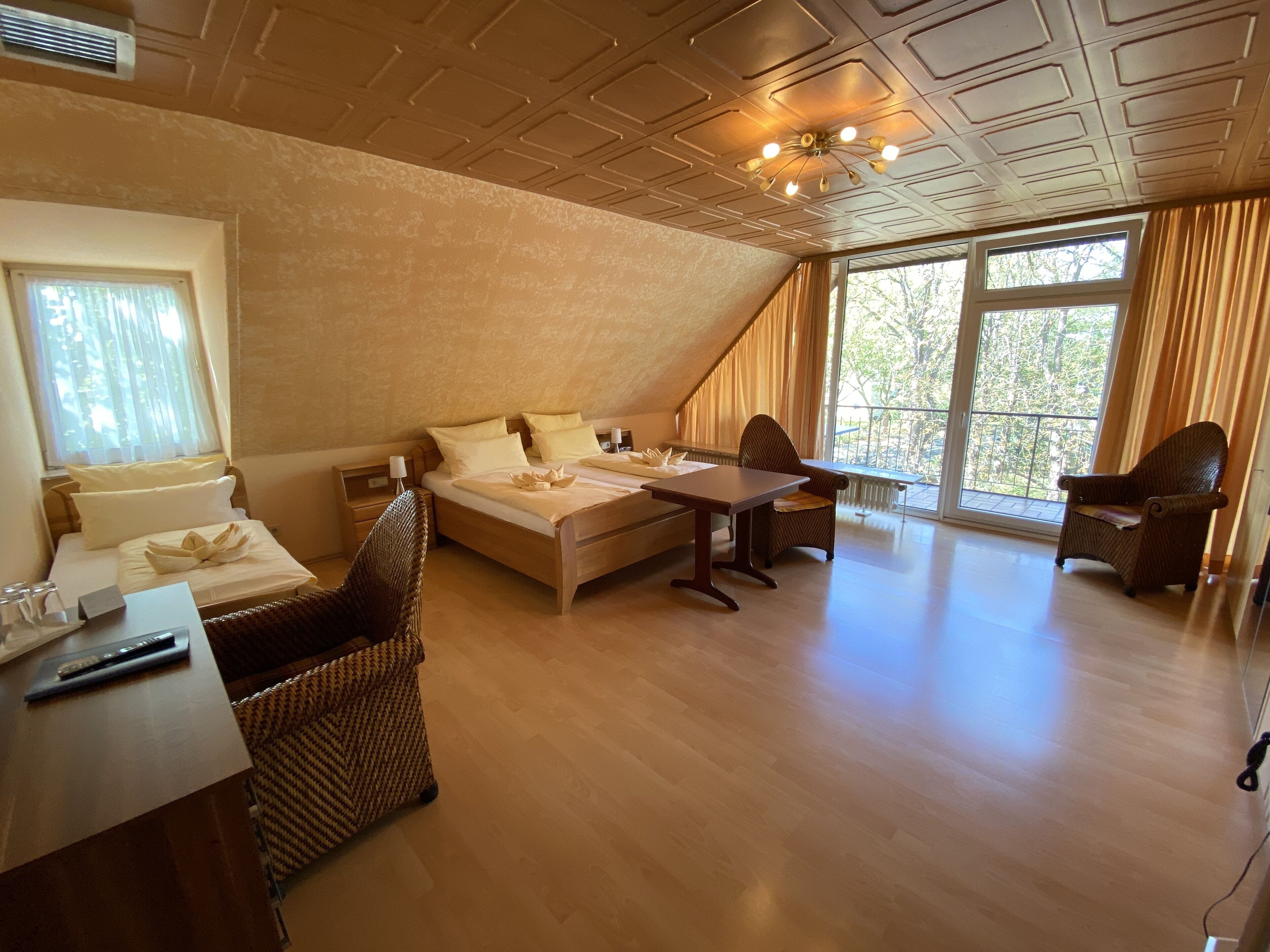 comfort triple room (free public transport ticket) | living room | flat-screen tv