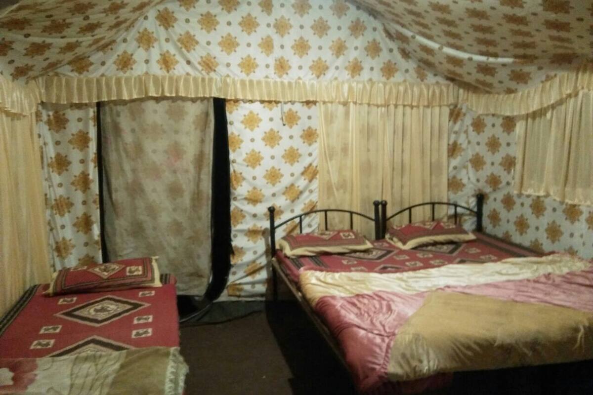 Swiss Tent | 1 sovrum, Select Comfort-madrasser och skrivbord