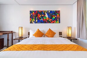 Minibar, in-room safe, desk, laptop workspace - Ocean's Edge Resort (Carabao Island)