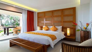 Minibar, in-room safe, desk, laptop workspace