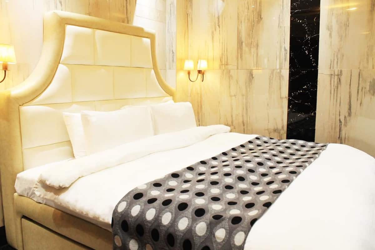 In-room safe, desk, soundproofing, iron/ironing board