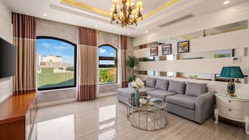 Park Hang Seo Three Bedroom Apartment | Khu phòng khách | TV LCD