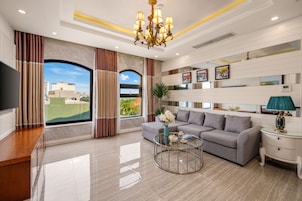 Park Hang Seo Three Bedroom Apartment | Living area