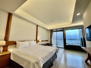 CAI TI Double Room, Lake View | Individually furnished, blackout drapes, free WiFi - Ming Hu B&B (No elevator) (Yuchi)