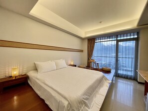 LI RI Double Room, Lake View | Individually furnished, blackout drapes, free WiFi - Ming Hu B&B (No elevator) (Yuchi)