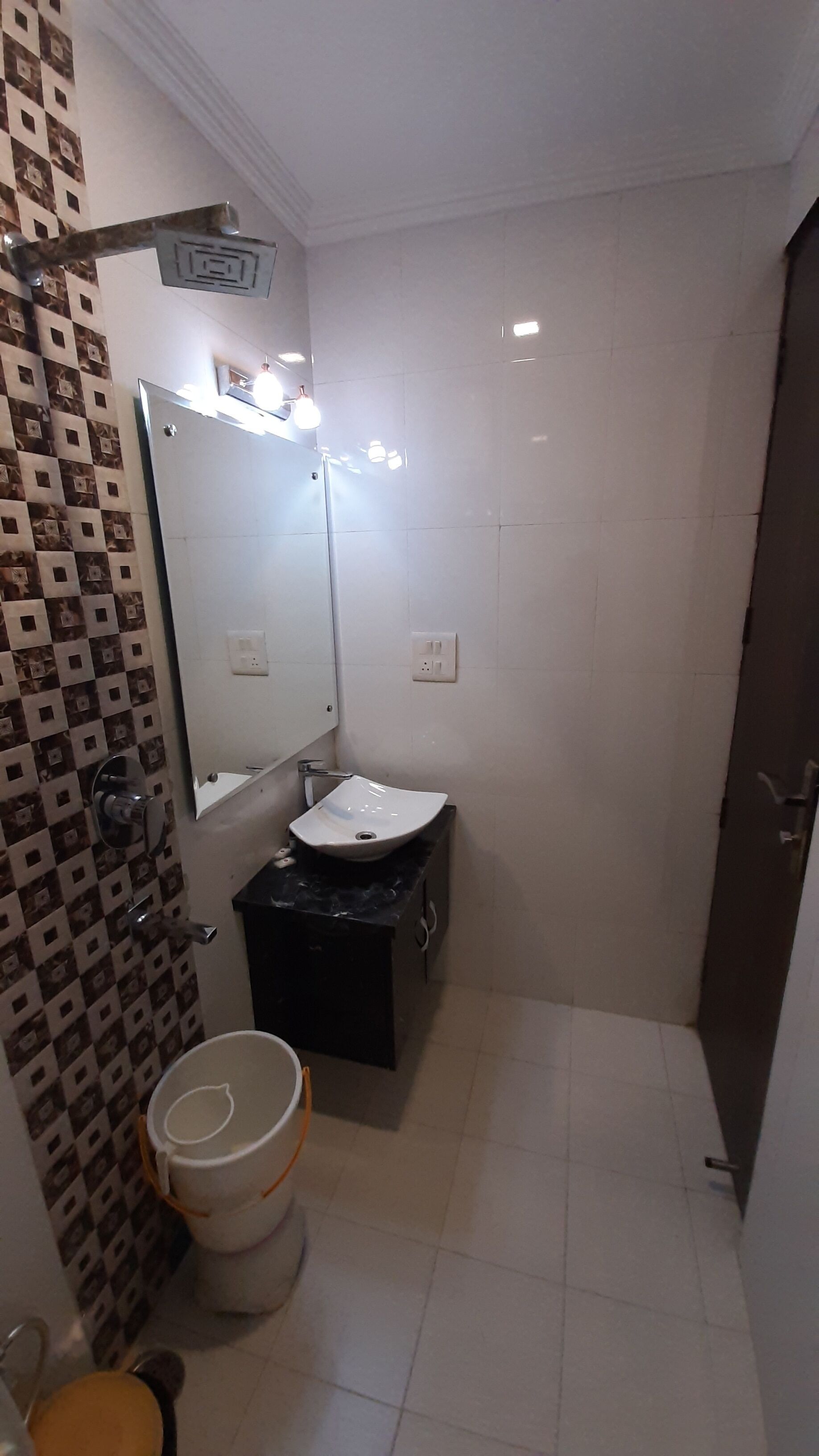 Deluxe Room | Bathroom | Shower, towels