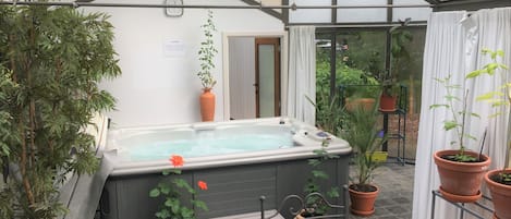 Private spa tub