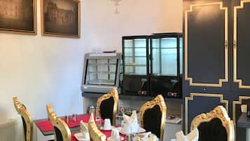 Frukostbuffé varje dag (EUR 17 per person)