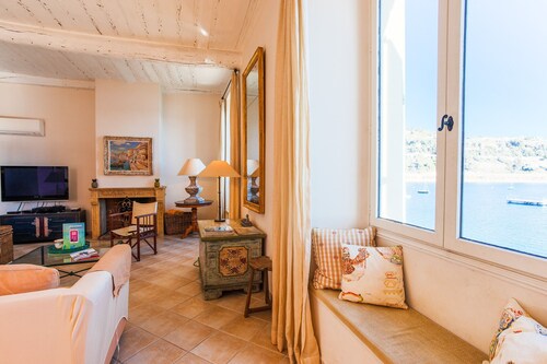 ON VILLEFRANCHE BAY AP3040 By RIVIERA HOLIDAY HOME