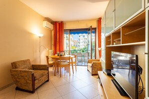 TV - LE FRANCE-MASSENET AP3015 by RIVIERA HOLIDAY HOMES (Niza)