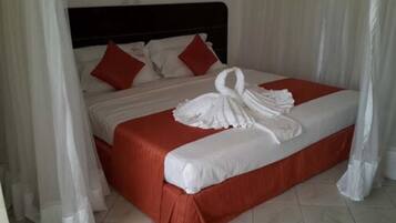 Cottage, Non Smoking | Desk, laptop workspace, blackout curtains, free WiFi