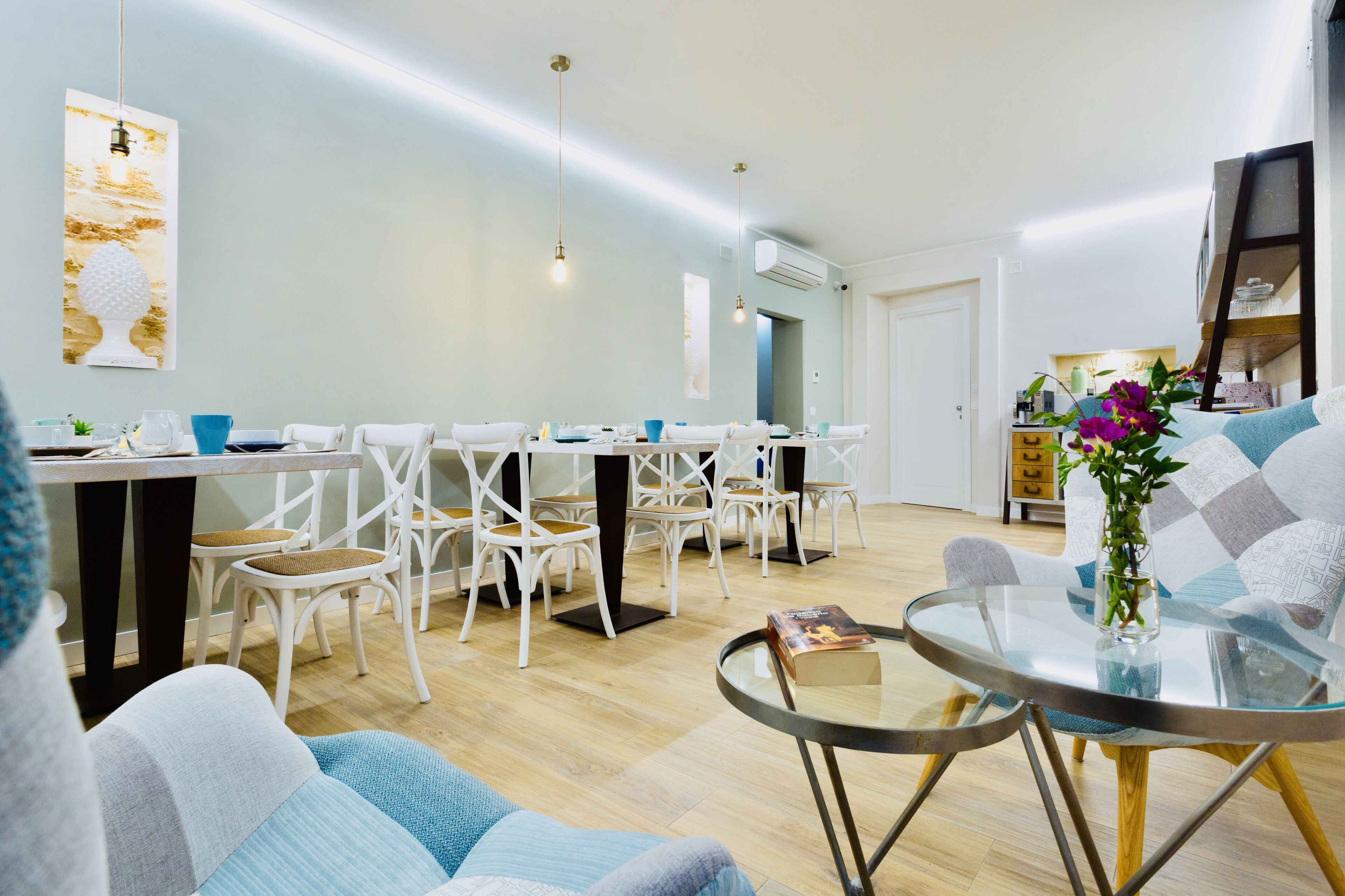 Petit déjeuner continental (15 EUR par personne)