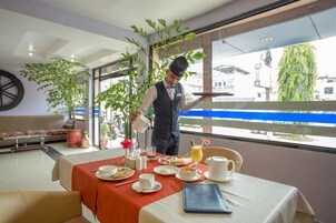 Se sirven desayunos, almuerzos y cenas