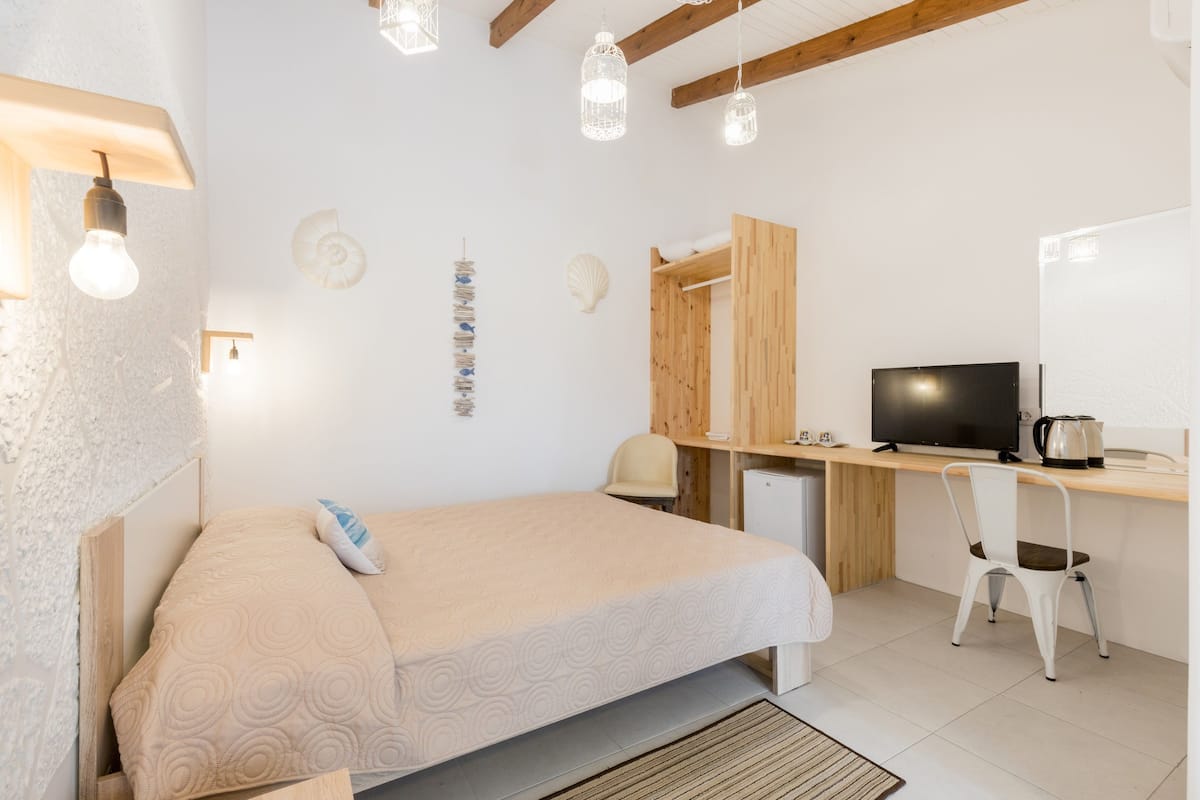 Deluxe Double Room | WiFi (free), bed sheets