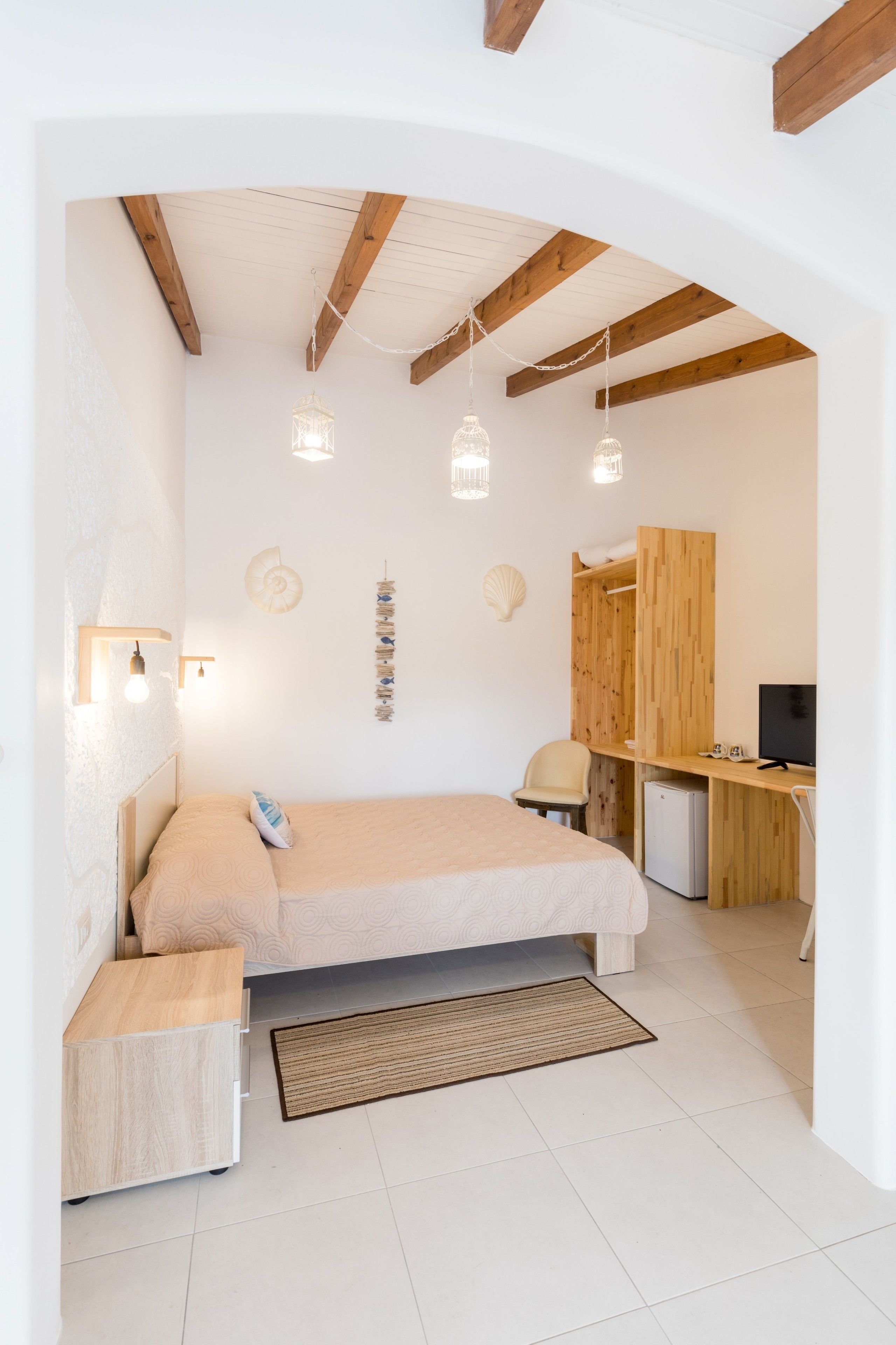 deluxe double room | free wifi, bed sheets